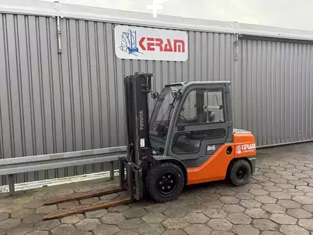 Empilhador diesel 2007  Toyota 52-8FDJF35 (2)