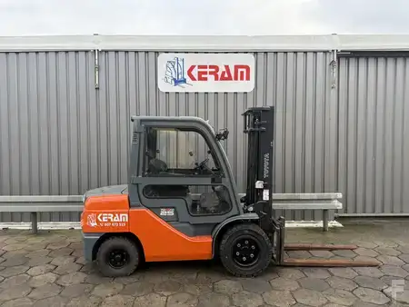 Empilhador diesel 2007  Toyota 52-8FDJF35 (1)