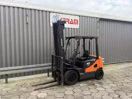 Carretilla elevadora diésel 2012  Doosan D25 (5)