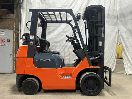 Propane Forklifts  Toyota 7FGCU25 (1) 