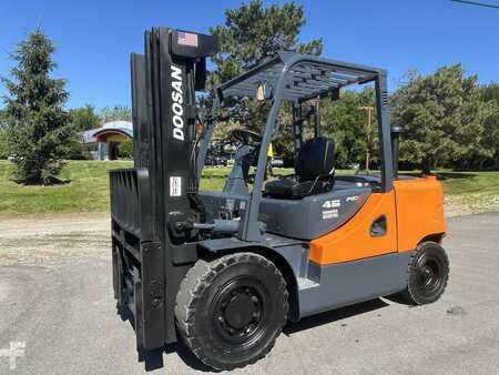 Diesel Forklifts 2012  Doosan D45S-5 (2)