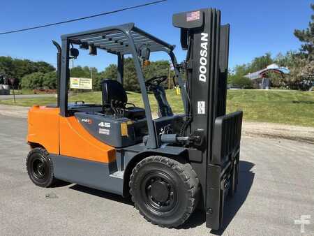 Diesel Forklifts 2012  Doosan D45S-5 (5)