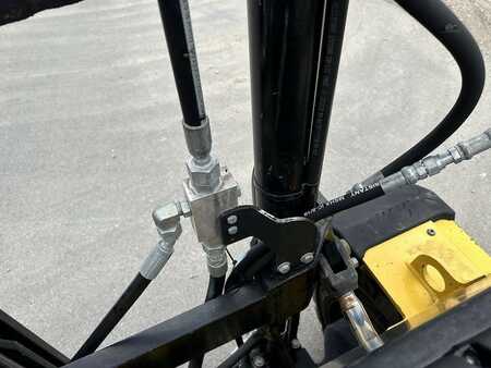 Propane Forklifts 2014  Yale GLP120VX (9) 