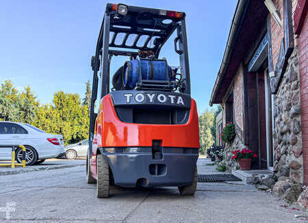 Chariot élévateur gaz 2018  Toyota 02-8FGF18 (5)