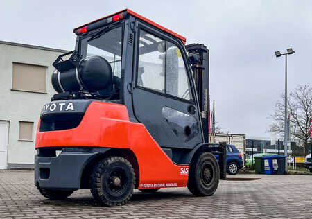 LPG Forklifts 2009  Toyota 02-8FGF20 (1)