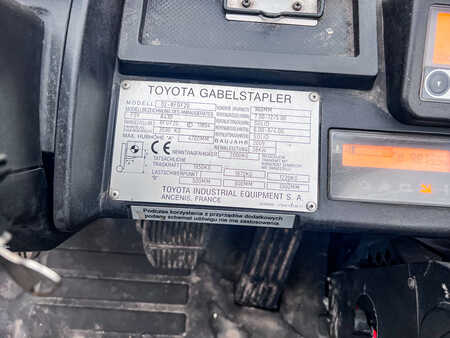 Chariot élévateur gaz 2009  Toyota 02-8FGF20 (9)