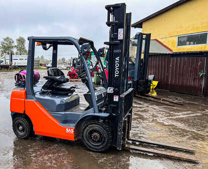 LPG Forklifts 2017  Toyota 02- 8FGF25 (1)