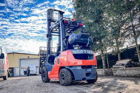 Propane Forklifts 2014  Toyota 02-8FGF25 (5)