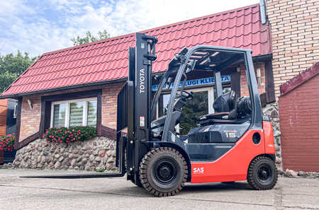 LPG Forklifts 2023  Toyota 02-8FGF15 (1)
