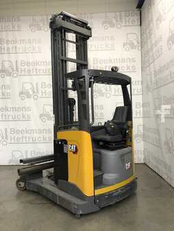 Carretilla retráctil de 4 vías 2022  CAT Lift Trucks NRM25N3 (2)