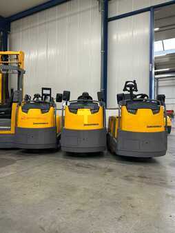 Rebocador 2017  Jungheinrich EZS 570 (1)