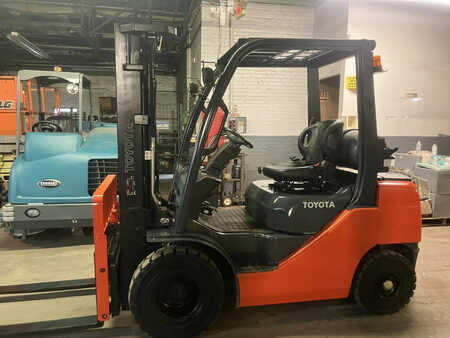 Carretilla elevadora GLP 2018  Toyota 8fgu25 (1)