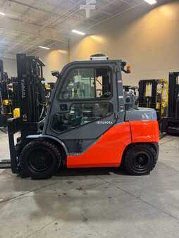 Propane Forklifts 2019  Toyota  (1)