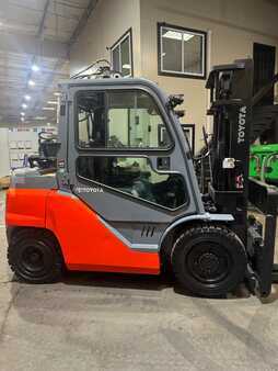 Propane Forklifts 2019  Toyota  (5)
