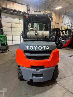 Propane Forklifts 2019  Toyota  (7)