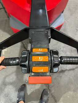 Eléctrica de 4 ruedas 2015  Raymond dsx40 (11)