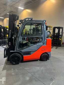 Carretilla elevadora GLP 2021  Toyota  (1)