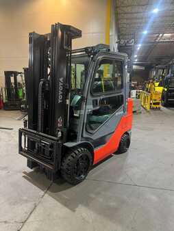 Carretilla elevadora GLP 2021  Toyota  (2)