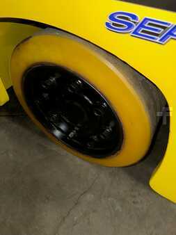 Propane Forklifts 2016  HOIST pg300 (17)