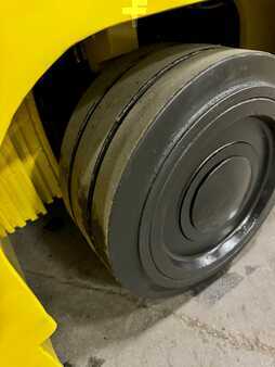 Propane Forklifts 2013  HOIST  (9)