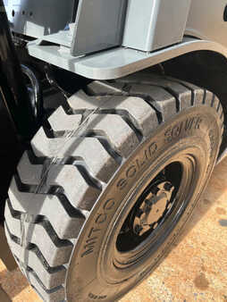 Propane Forklifts 2009  Nissan  (10)