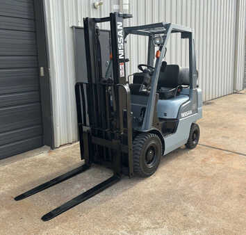 Propane Forklifts 2009  Nissan  (2)