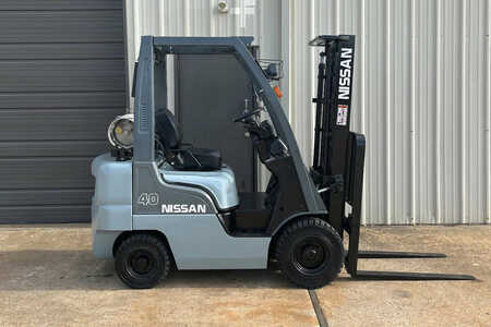 Propane Forklifts 2009  Nissan  (3)