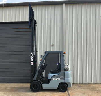 Propane Forklifts 2009  Nissan  (6)