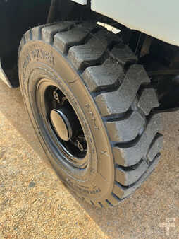 Propane Forklifts 2009  Nissan  (9)