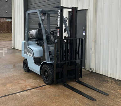 Propane Forklifts 2007  Nissan  (3)