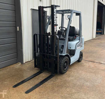 Propane Forklifts 2007  Nissan  (5)