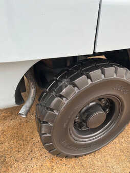 Propane Forklifts 2007  Nissan  (9)