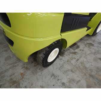 Propane Forklifts 2011  Clark  (10)