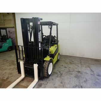 Propane Forklifts 2011  Clark  (2)