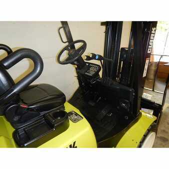 Propane Forklifts 2011  Clark  (7)