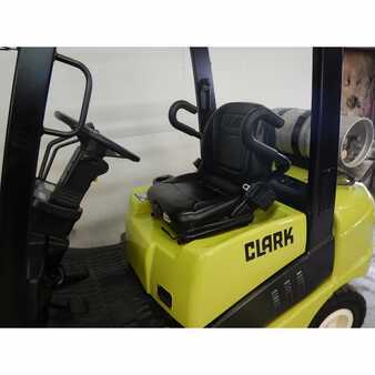 Propane Forklifts 2011  Clark  (8)