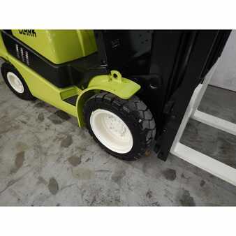 Propane Forklifts 2011  Clark  (9)