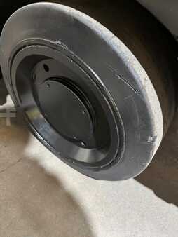 Propane Forklifts 2005  HOIST fks15 (14)