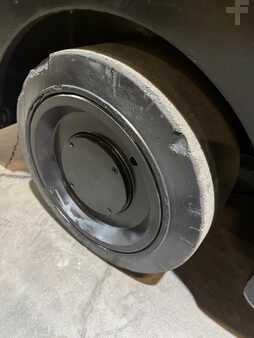 Propane Forklifts 2005  HOIST fks15 (15)