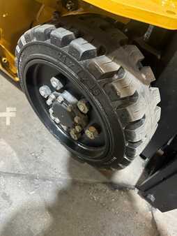 Propane Forklifts 2012  CAT Lift Trucks fgc25n (14)