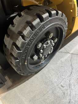 Propane Forklifts 2012  CAT Lift Trucks fgc25n (15)