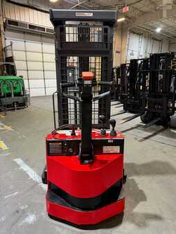 Montacargas Eléctrico (4 ruedas) 2015  Raymond rss40 (4)