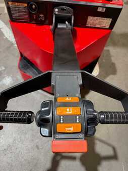 Montacargas Eléctrico (4 ruedas) 2015  Raymond rss40 (5)