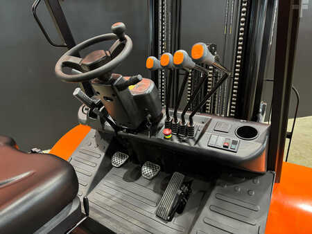 Carretilla elevadora diésel 2025  Viper rtd25f-2 (14)