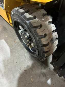 Propane Forklifts 2018  CAT Lift Trucks fgc25n (13)