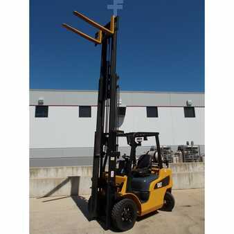 Propane Forklifts 2012  CAT Lift Trucks 2p5000 (6)