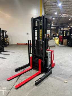 Montacargas Eléctrico (4 ruedas) 2016  Raymond rss40 (2)