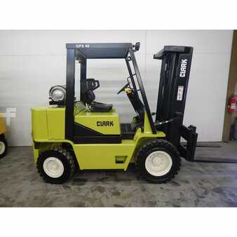 Propane Forklifts 1996  Clark gpx40e (2)