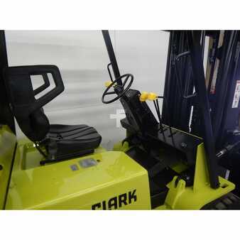 Propane Forklifts 1996  Clark gpx40e (3)
