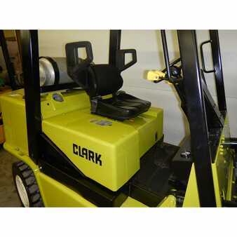 Propane Forklifts 1996  Clark gpx40e (6)